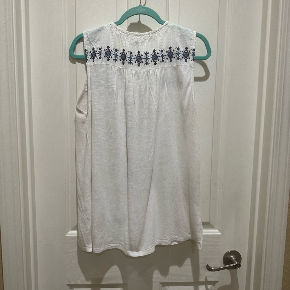 Lucky Brand White and Blue Embroidered Sleeveless Top - Picture 2 of 9
